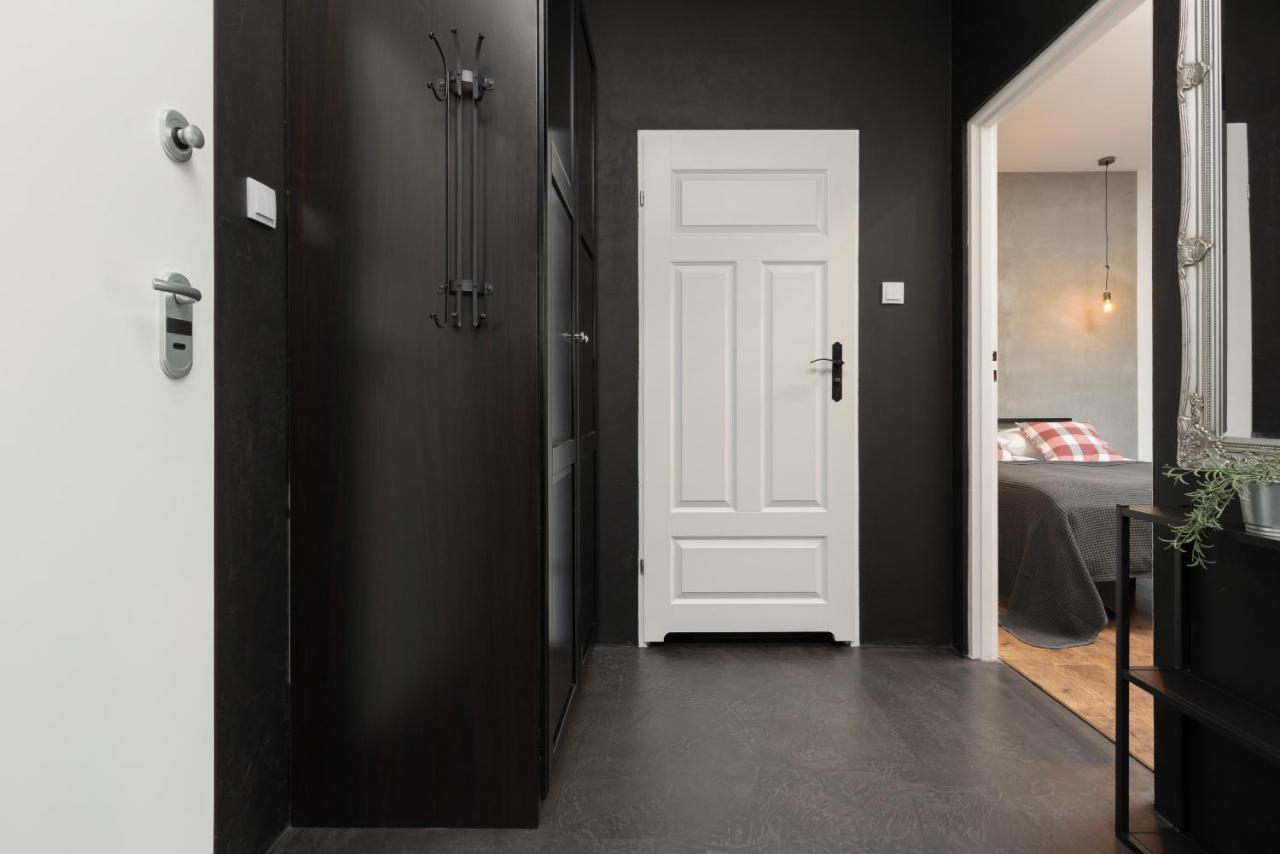 Stylish & Trendy 1 Bedroom Apartment Wola With Parking By Renters Warsawa Bagian luar foto
