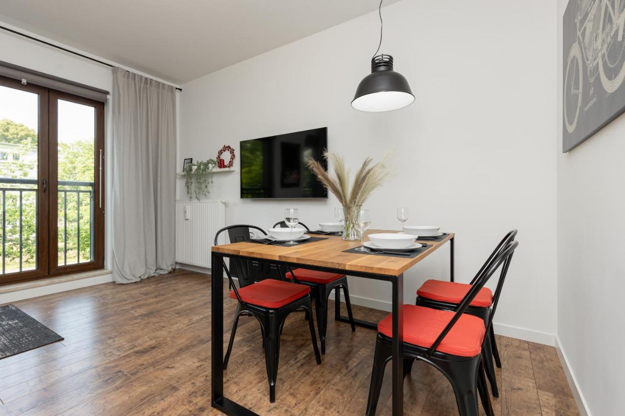 Stylish & Trendy 1 Bedroom Apartment Wola With Parking By Renters Warsawa Bagian luar foto